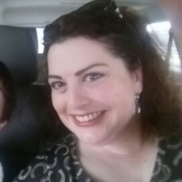 Meet your Posher, Kristen - Picture 1 of 3